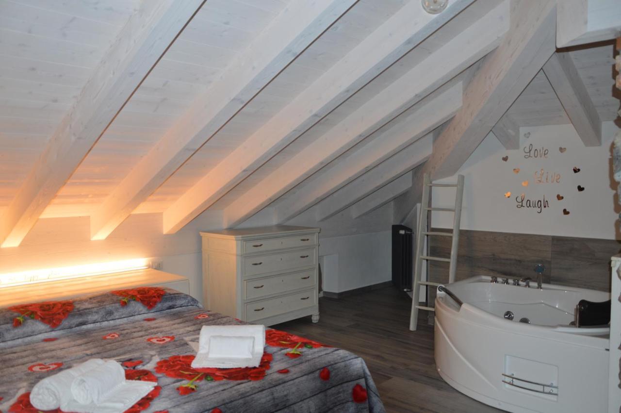 White Suite - Jacuzzi, Swimming Pool & Lake View Lezzeno Exterior foto